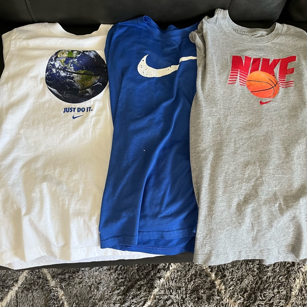 Youth L Nike T shirts